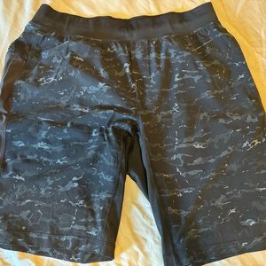Mens Lululemon T.H.E. Short Linerless 11” black and white short size XL